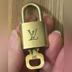 Auth Louis Vuitton Gold Padlock with Key -301